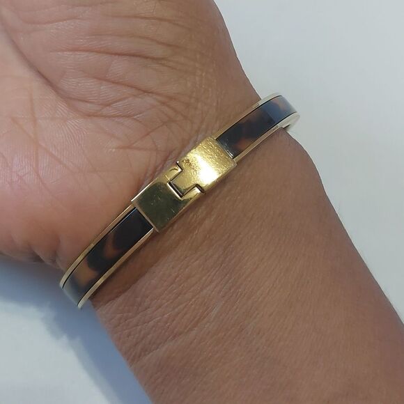 Michael Kors Tortoise Resin Gold Tone Buckle Style Bracelet - Picture 2 of 10